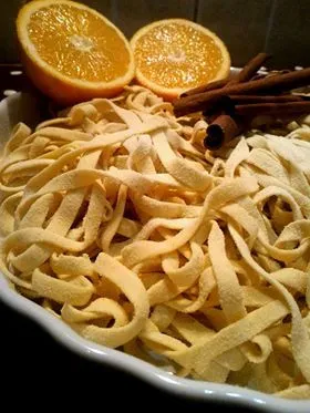 Pâtes à l'orange et à la cannelle : Le parfum des fêtes dans des pâtes fraîches faites maison