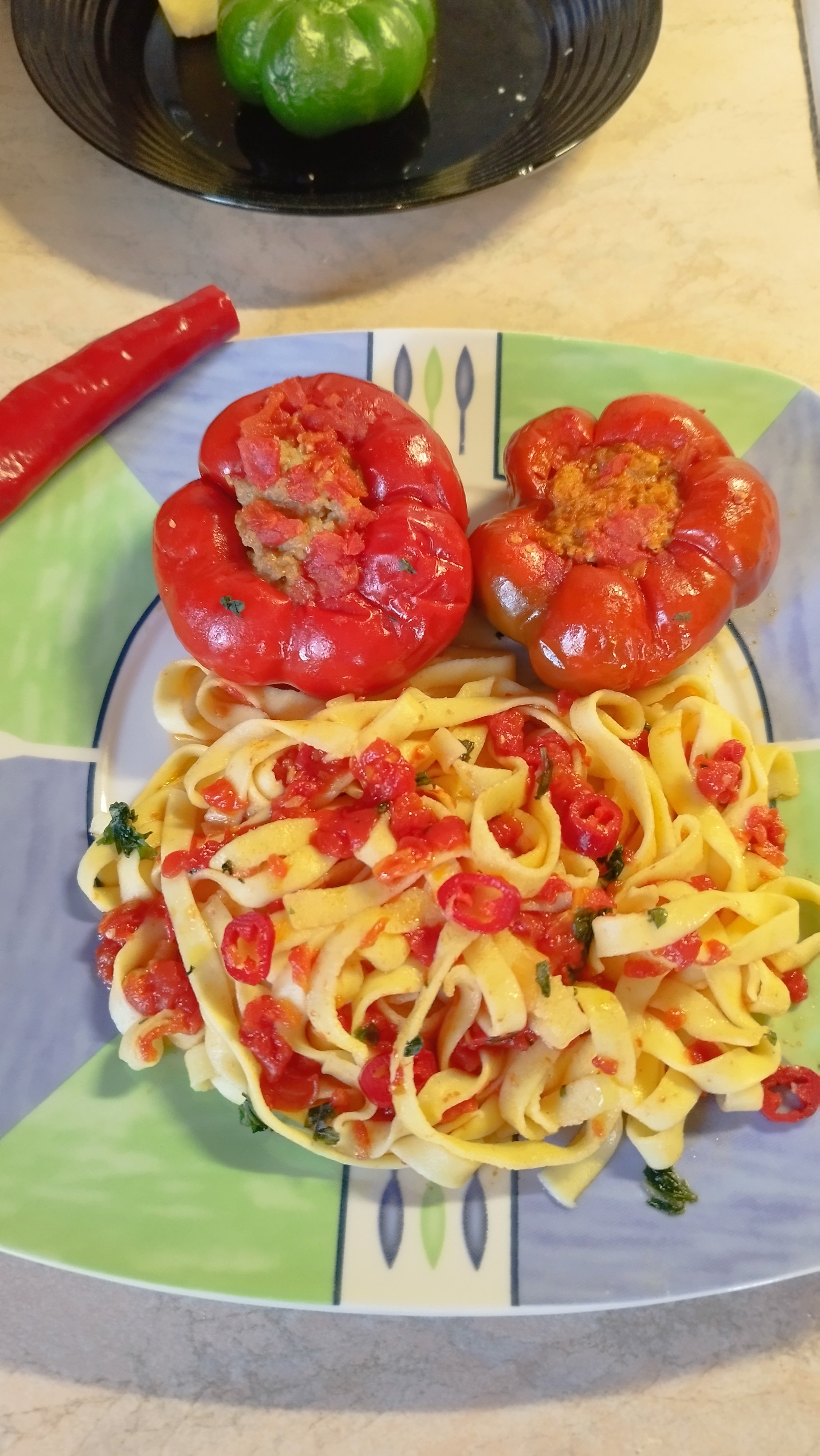 Linguine di Pasta Fresca con Peperoni Ripieni – Ricetta Gustosa Linguine di Pasta Fresca con Peperoni Ripieni – Ricetta Gustosa